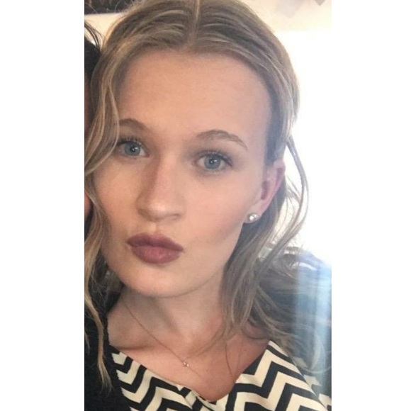 Meet your Posher, Julianne - Picture 3 of 3